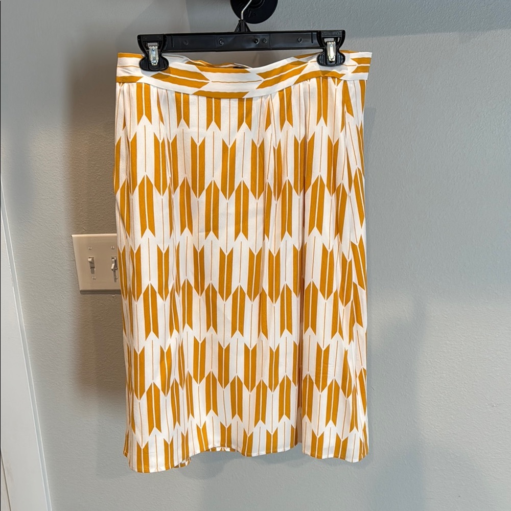Yellow Knee-length Pencil Skirt for Casual Wear